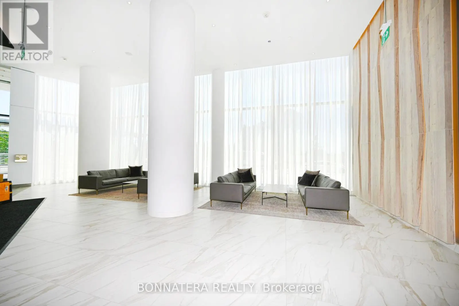 2808 - 3883 QUARTZ ROAD