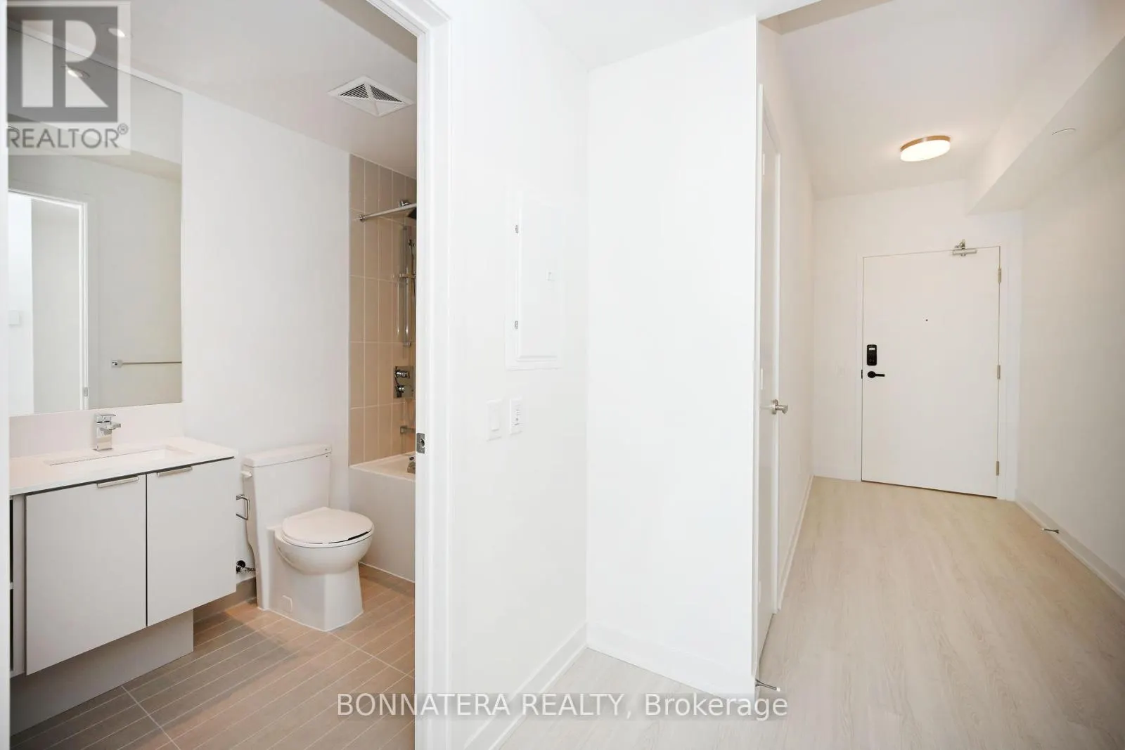 2808 - 3883 QUARTZ ROAD