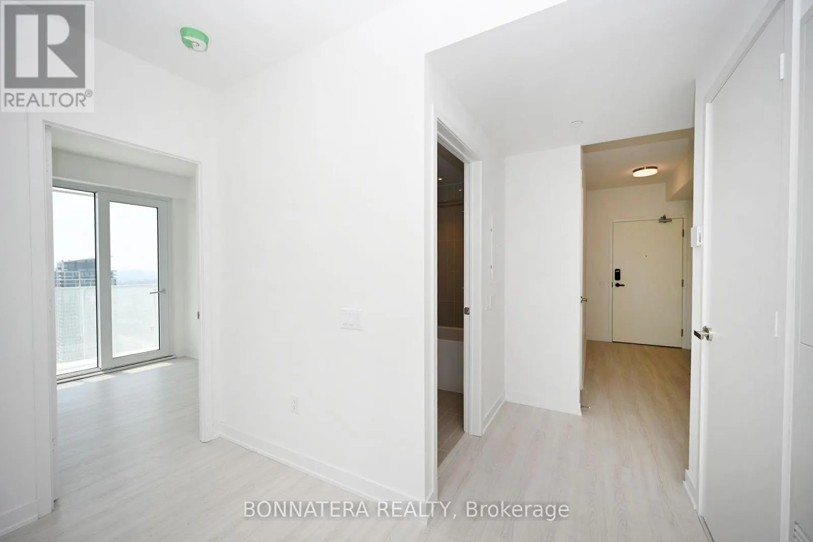 2808 - 3883 QUARTZ ROAD