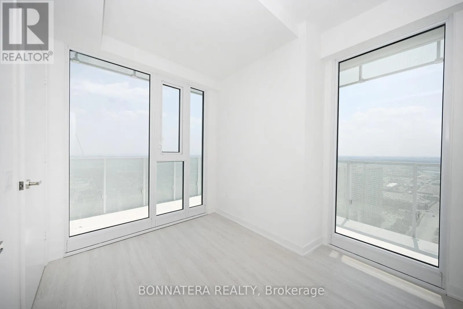 2808 - 3883 QUARTZ ROAD