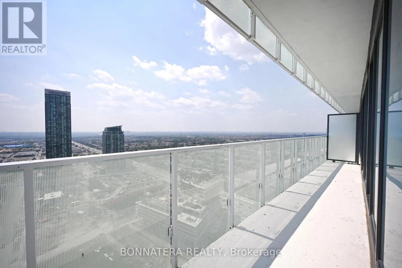 2808 - 3883 QUARTZ ROAD