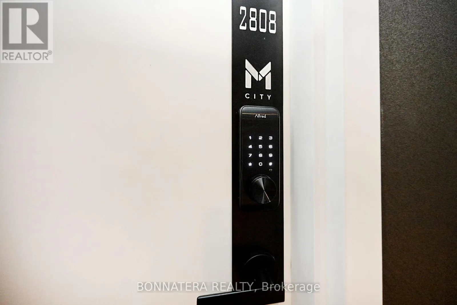 2808 - 3883 QUARTZ ROAD