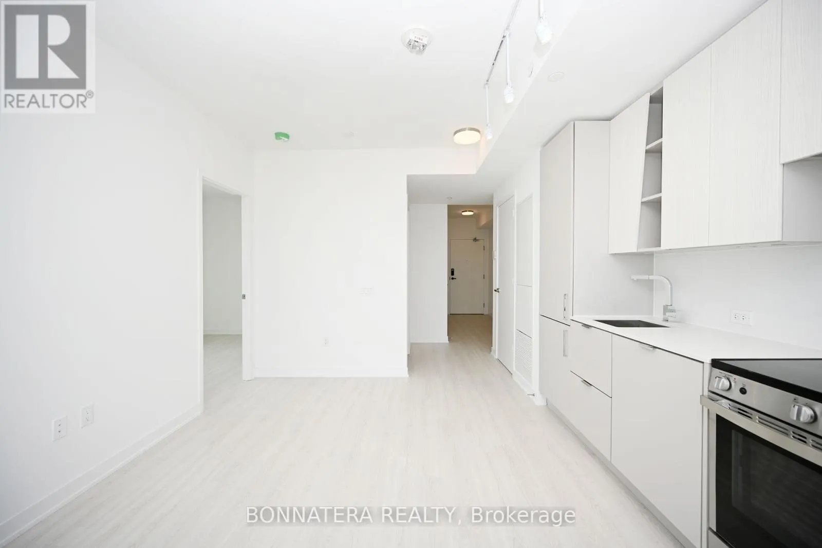 2808 - 3883 QUARTZ ROAD