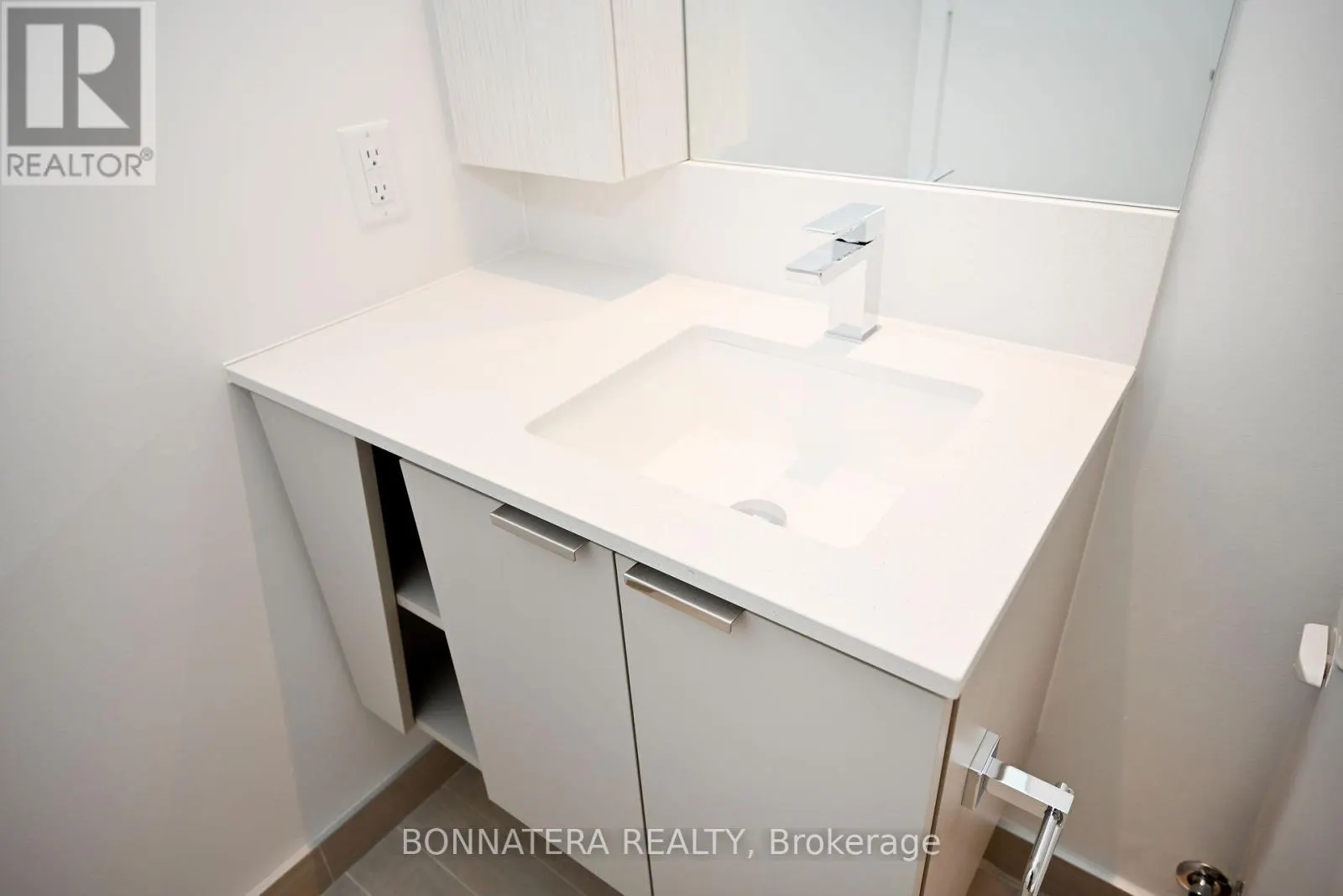 2808 - 3883 QUARTZ ROAD
