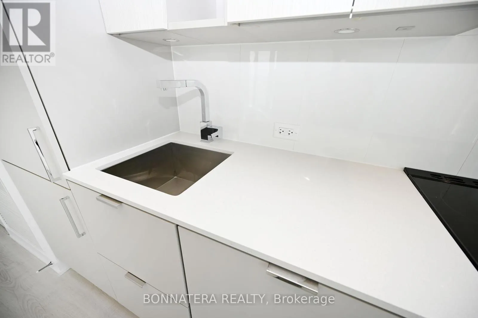 2808 - 3883 QUARTZ ROAD