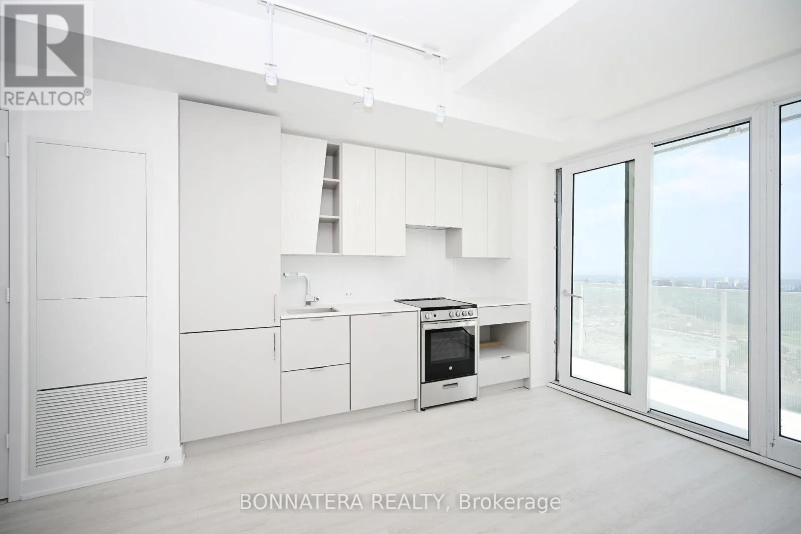 2808 - 3883 QUARTZ ROAD