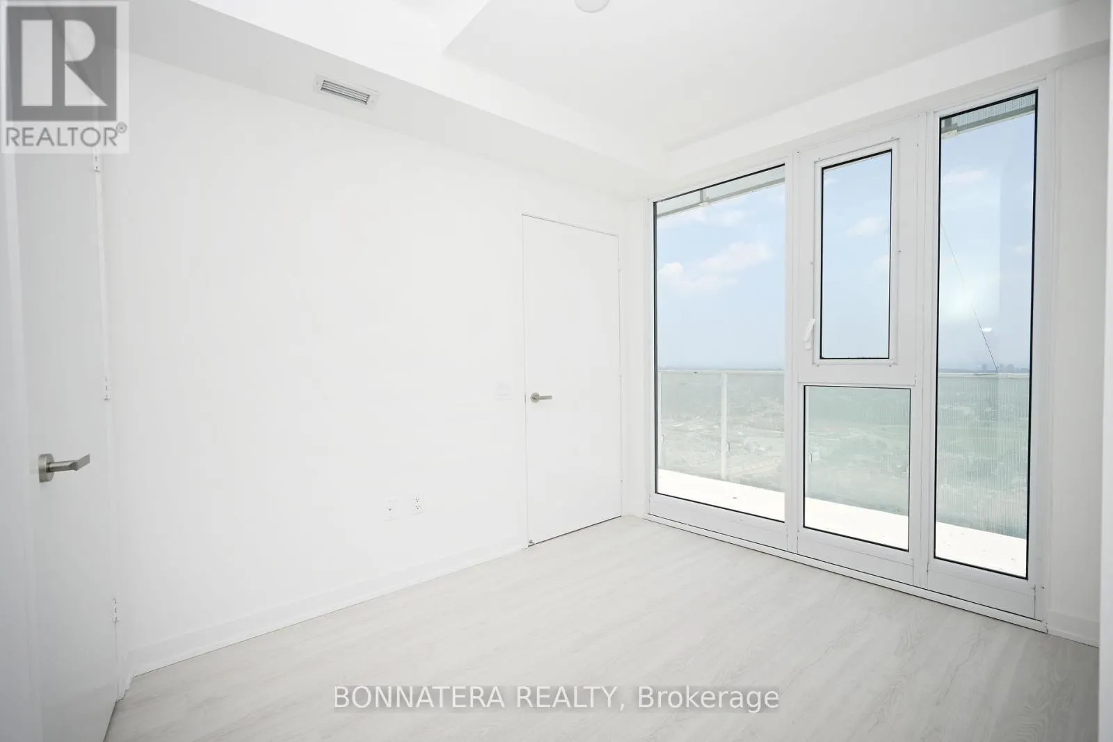 2808 - 3883 QUARTZ ROAD
