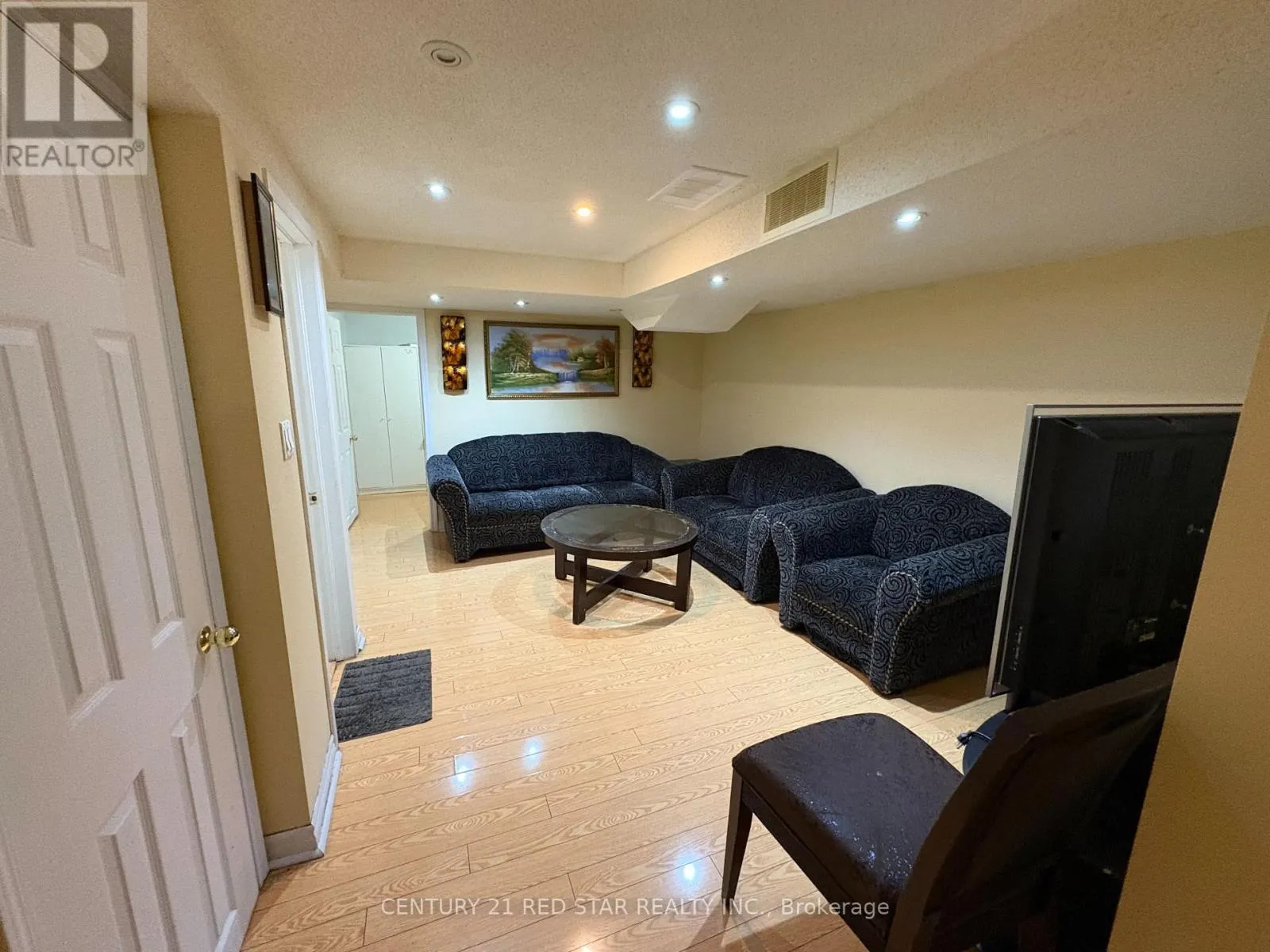 28 JUNCTION CRESCENT