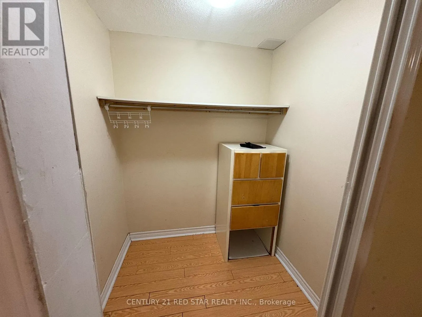 28 JUNCTION CRESCENT