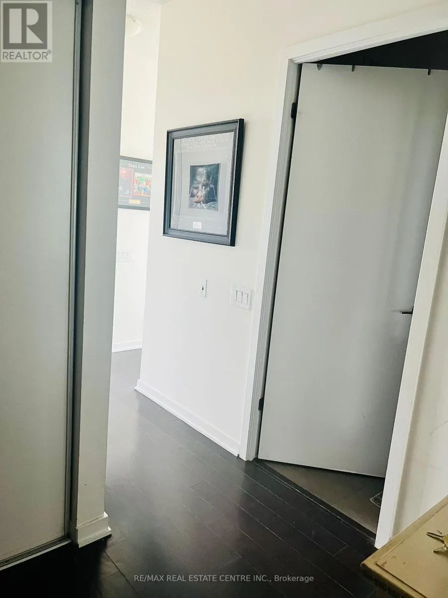 1010 - 105 THE QUEENSWAY