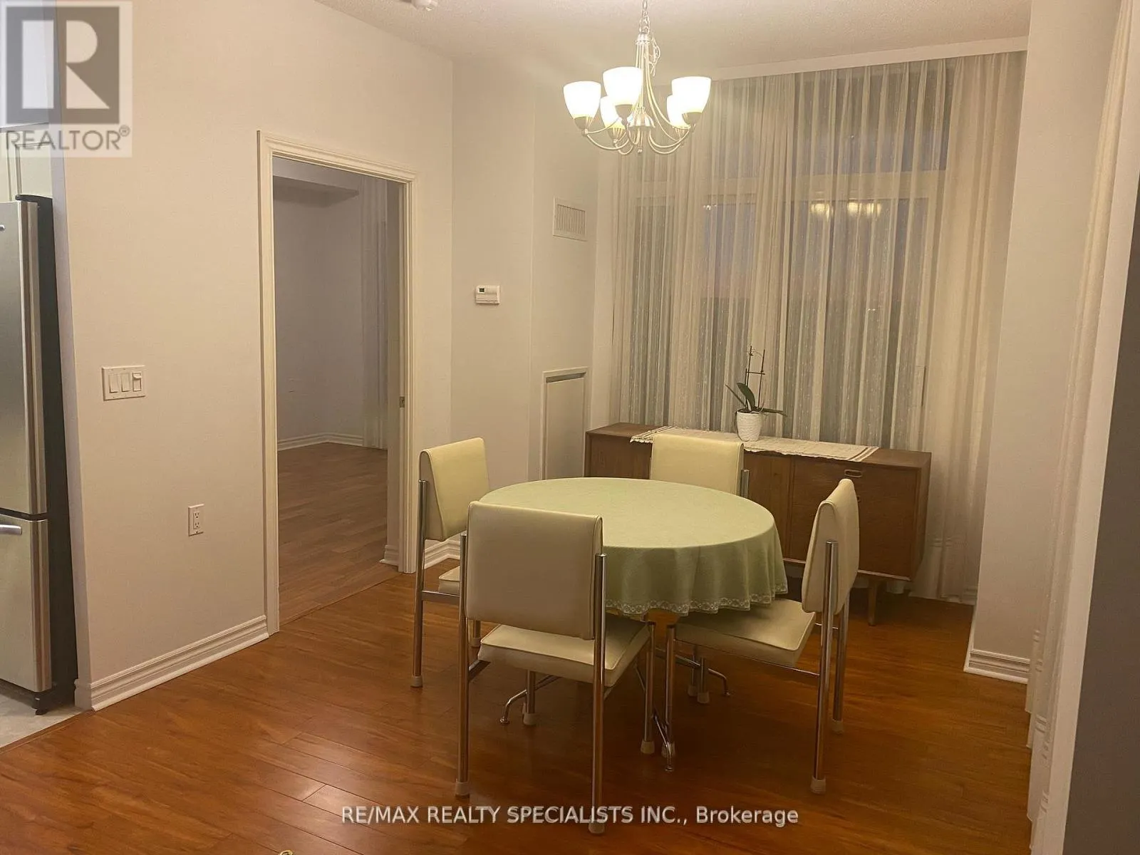 902 - 810 SCOLLARD COURT