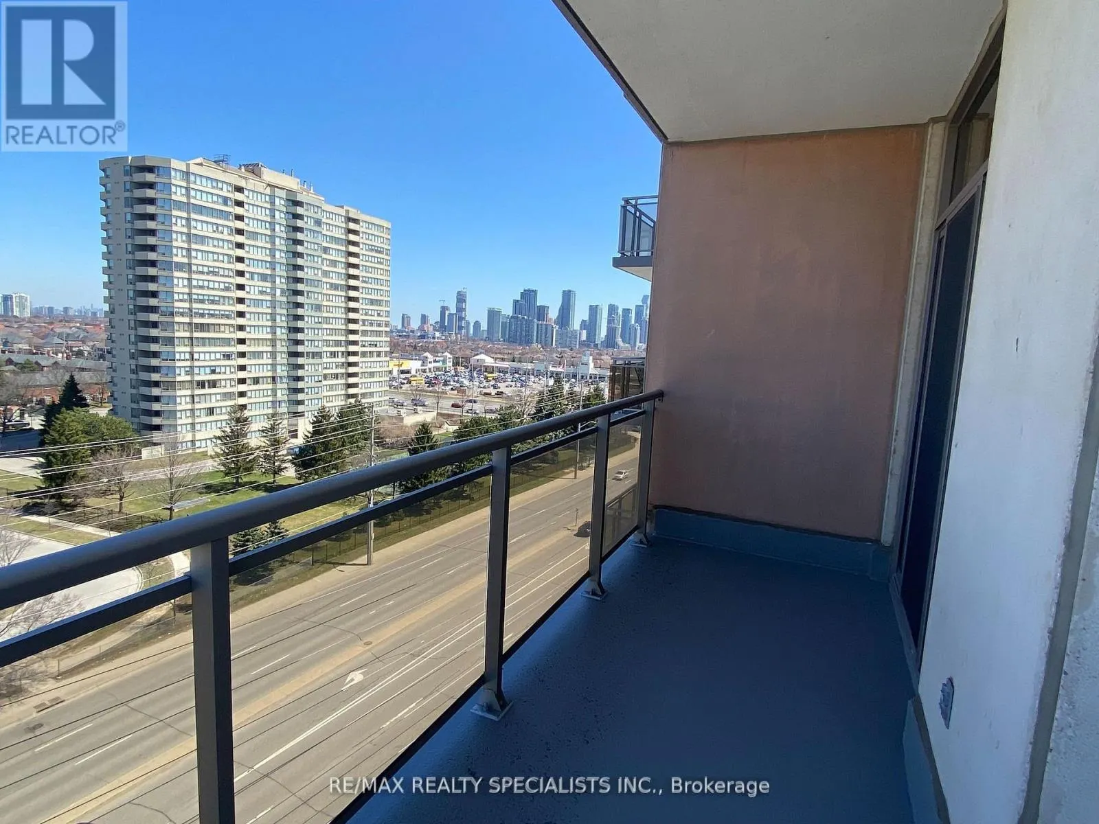 902 - 810 SCOLLARD COURT