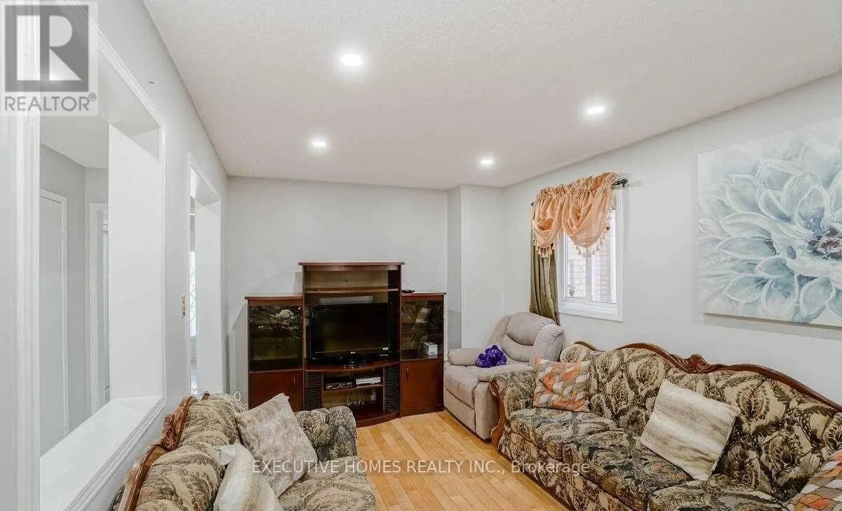 114 TOBA CRESCENT