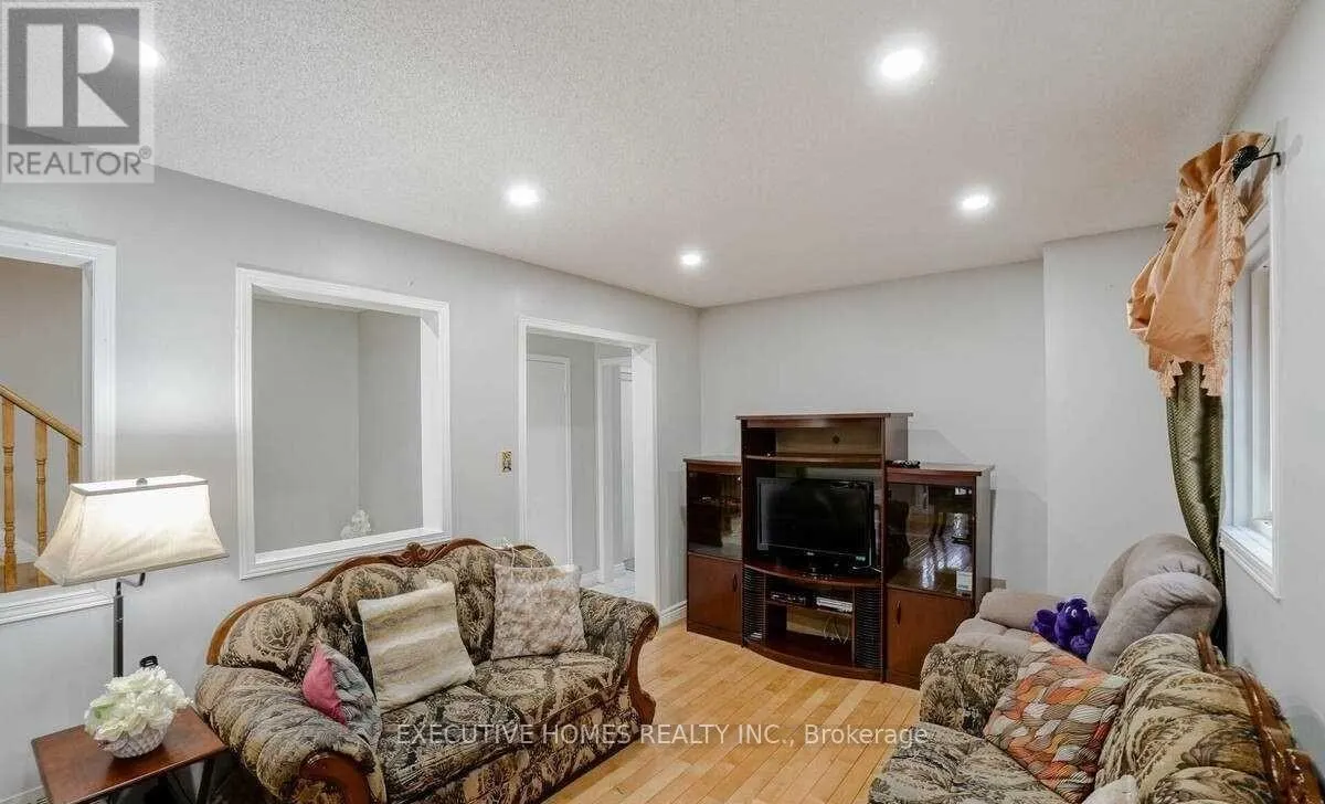 114 TOBA CRESCENT