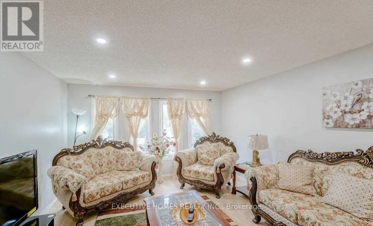 114 TOBA CRESCENT