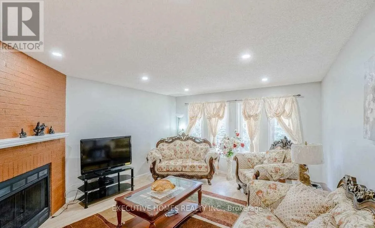 114 TOBA CRESCENT
