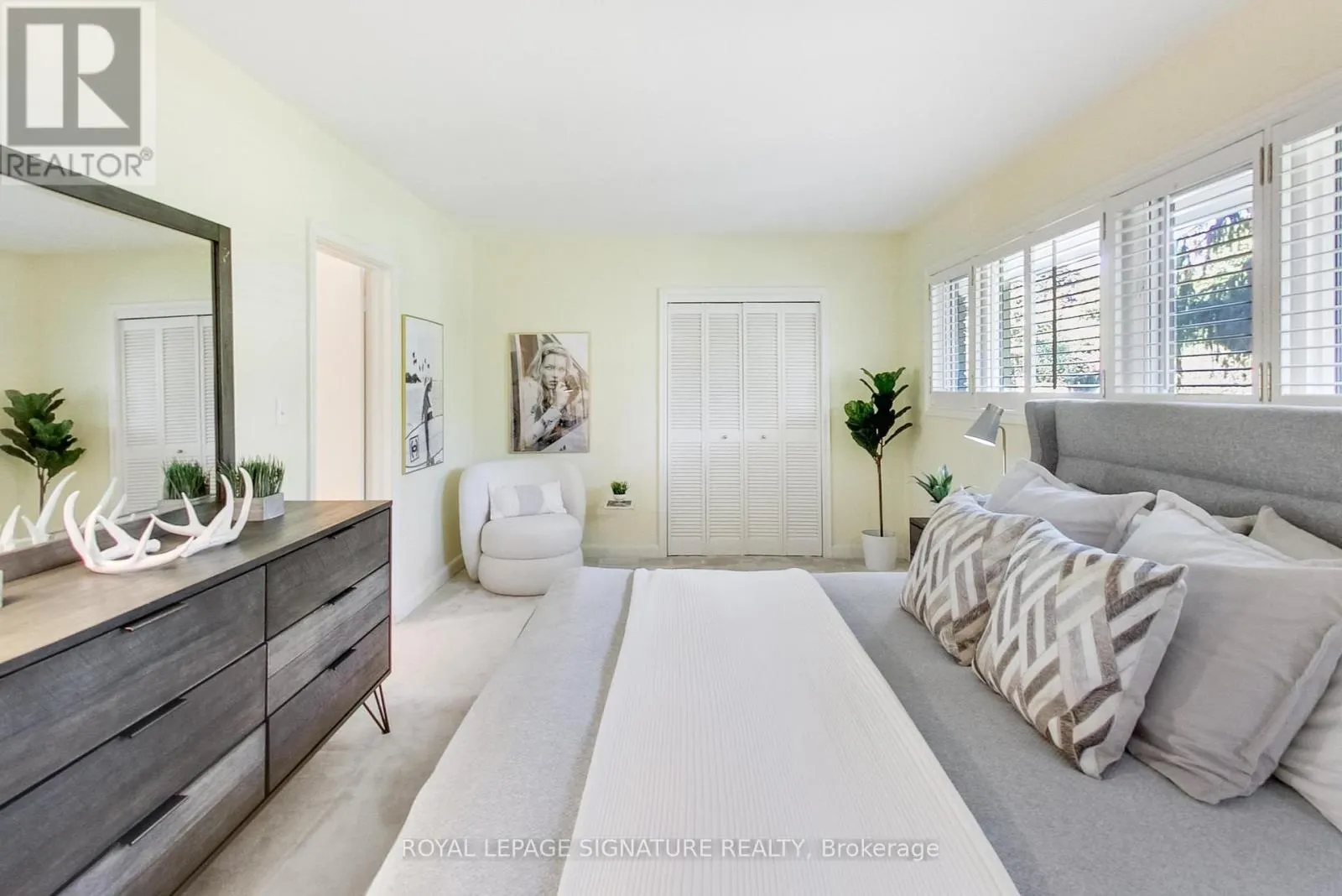 284 WOODLAND DRIVE