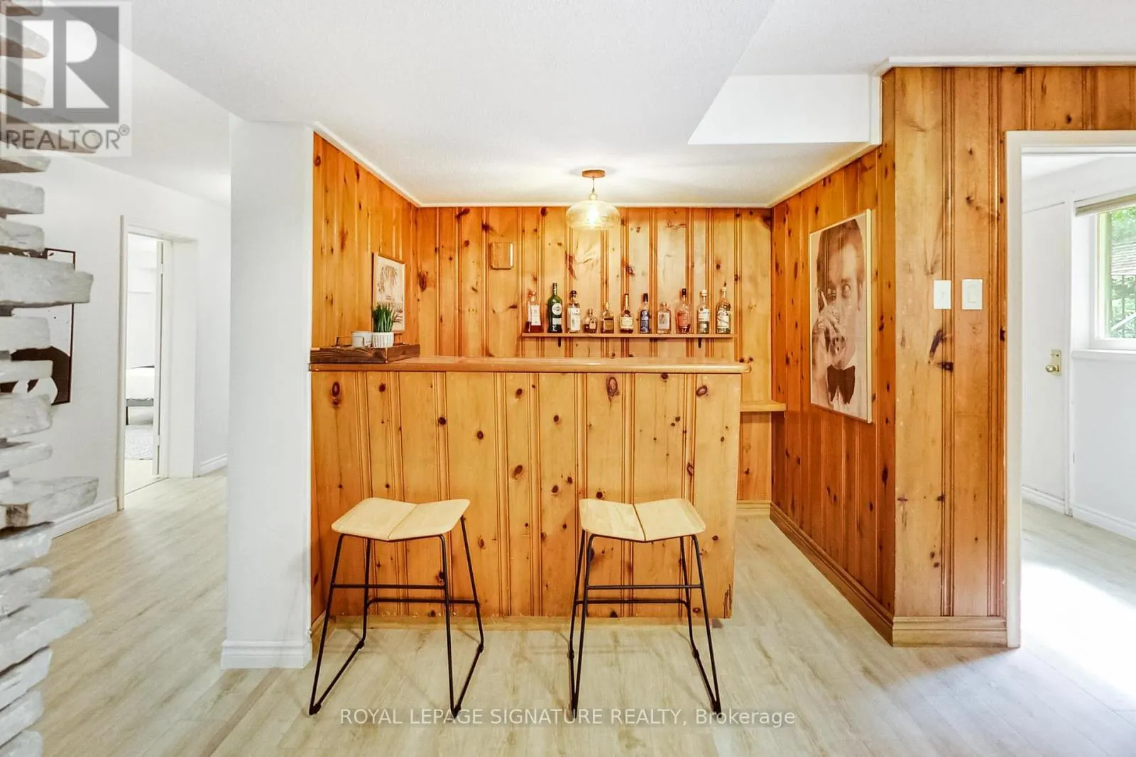284 WOODLAND DRIVE