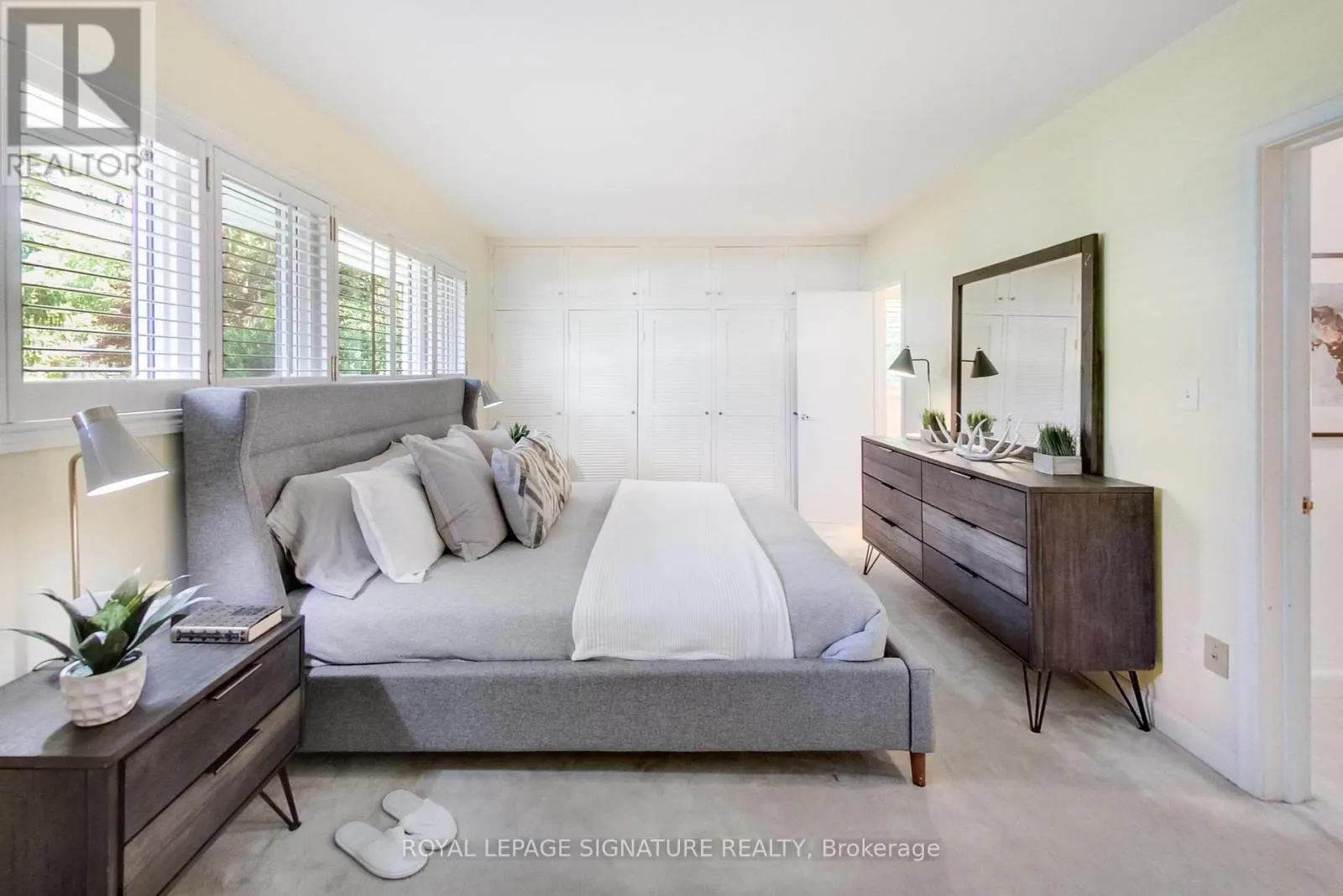 284 WOODLAND DRIVE