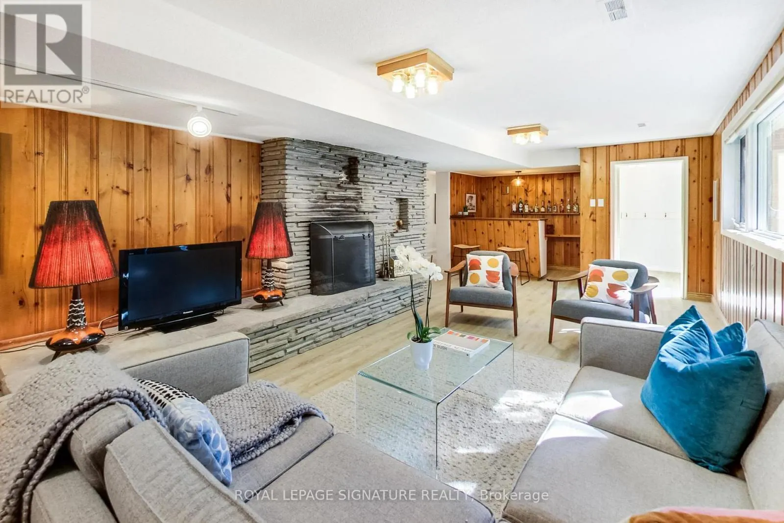 284 WOODLAND DRIVE