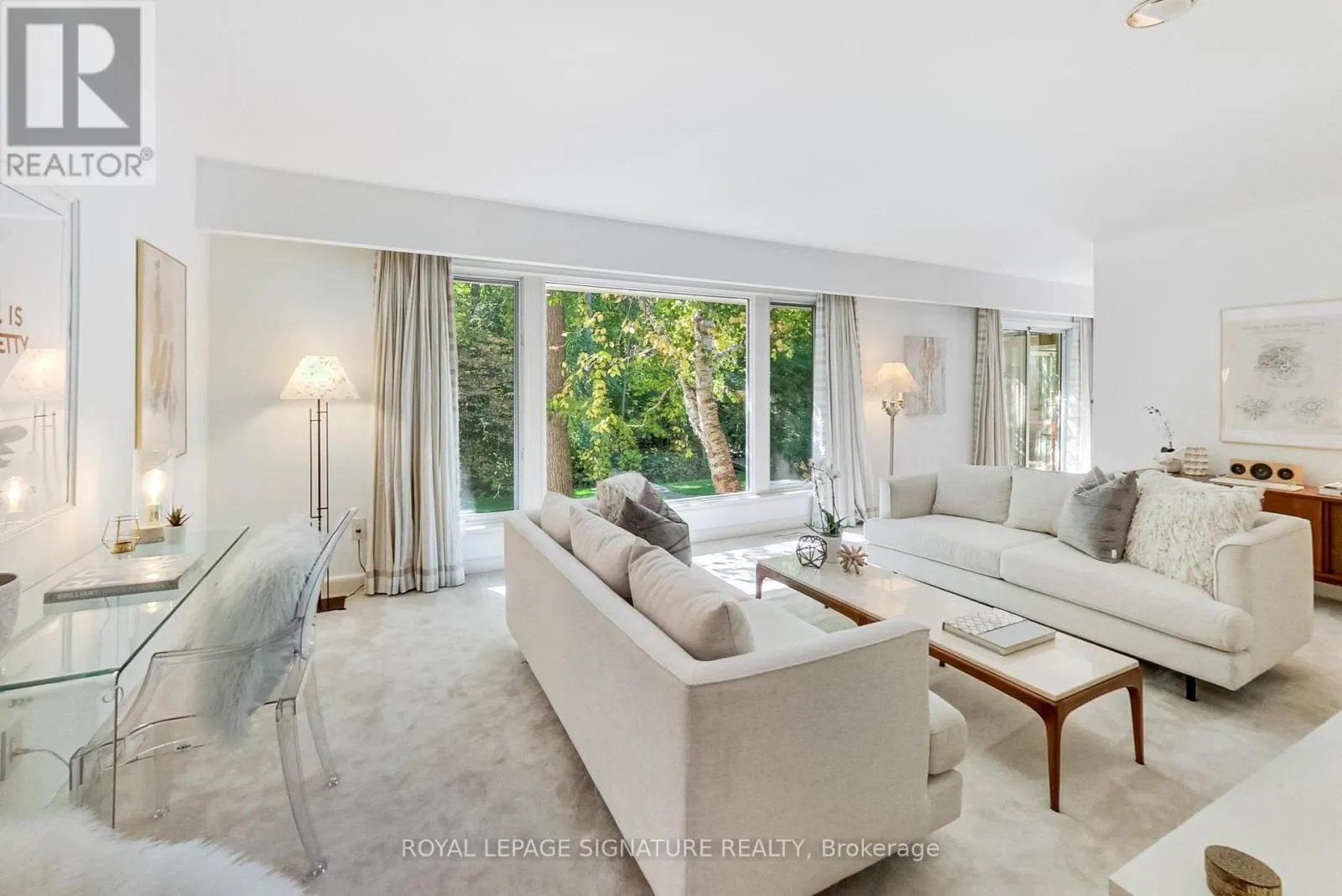 284 WOODLAND DRIVE