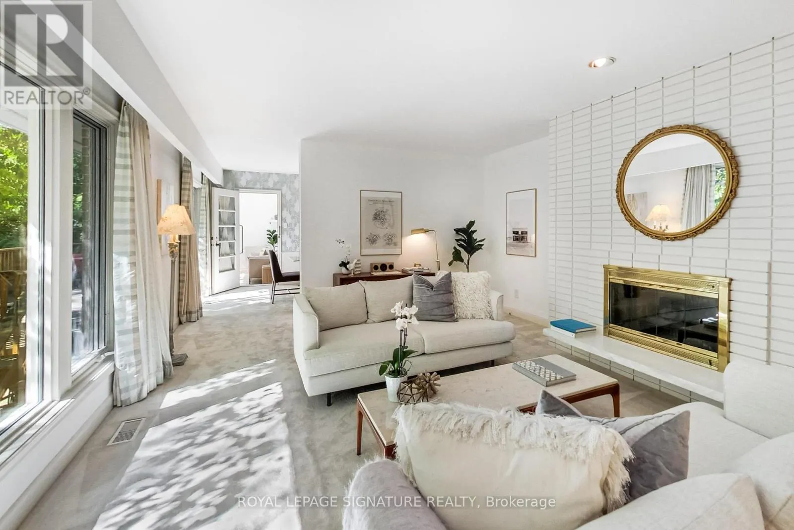 284 WOODLAND DRIVE