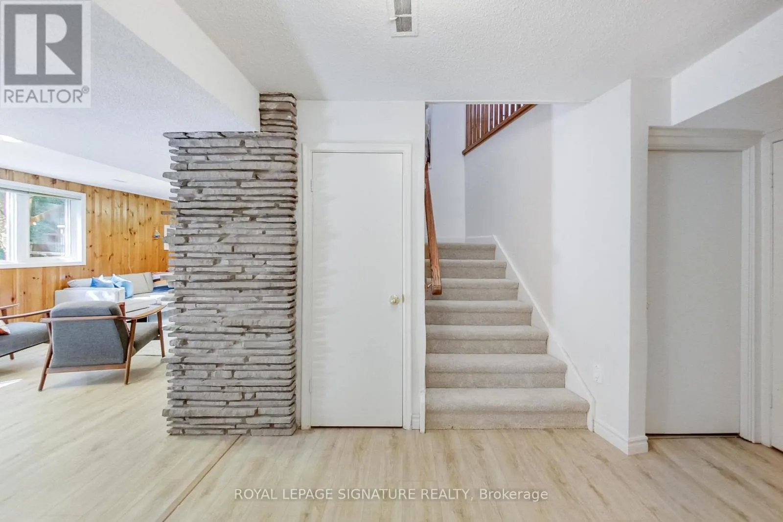 284 WOODLAND DRIVE