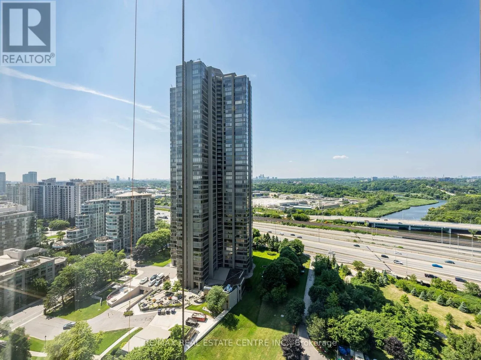 2407 - 1 PALACE PIER COURT