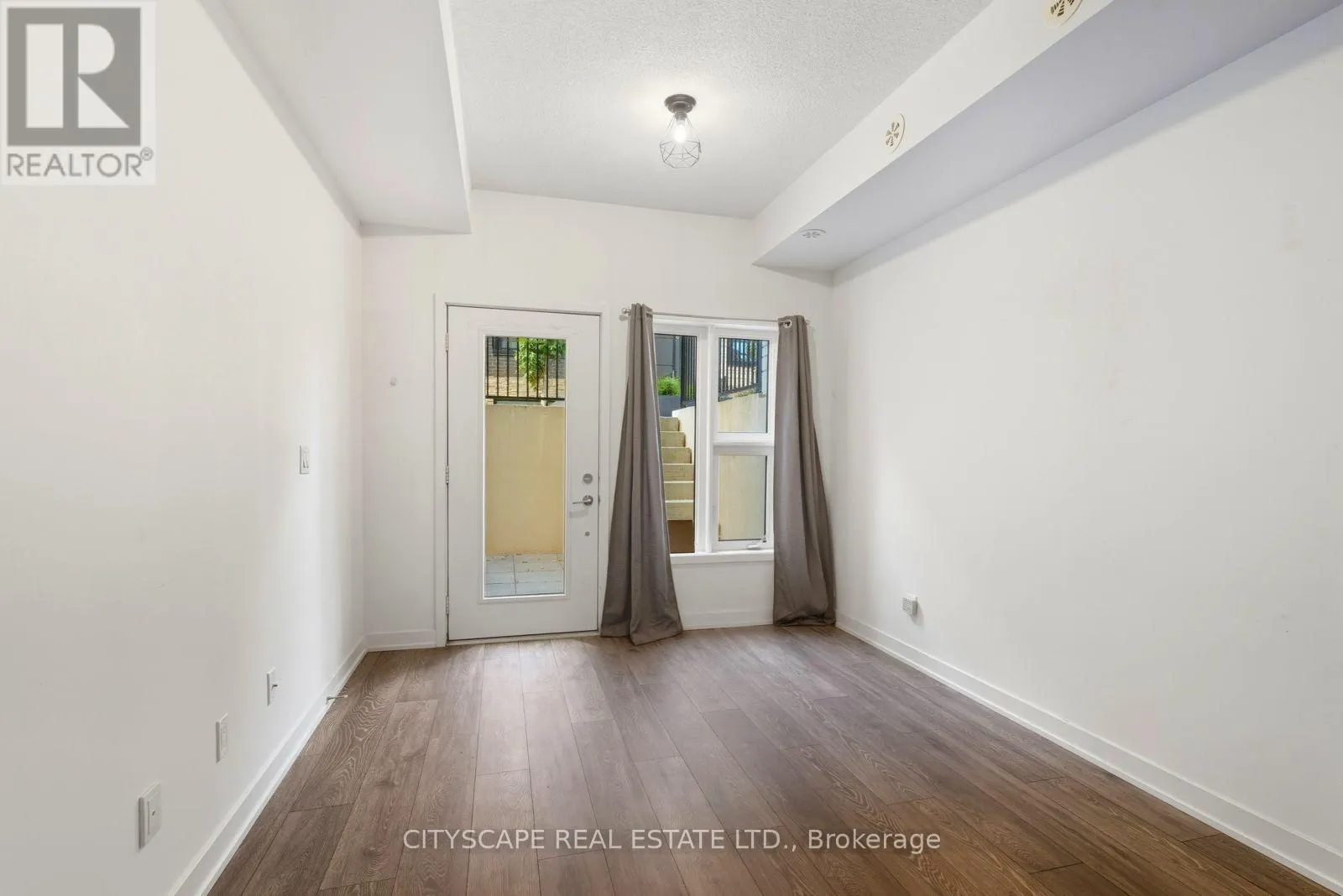 818 - 1133 COOKE BOULEVARD