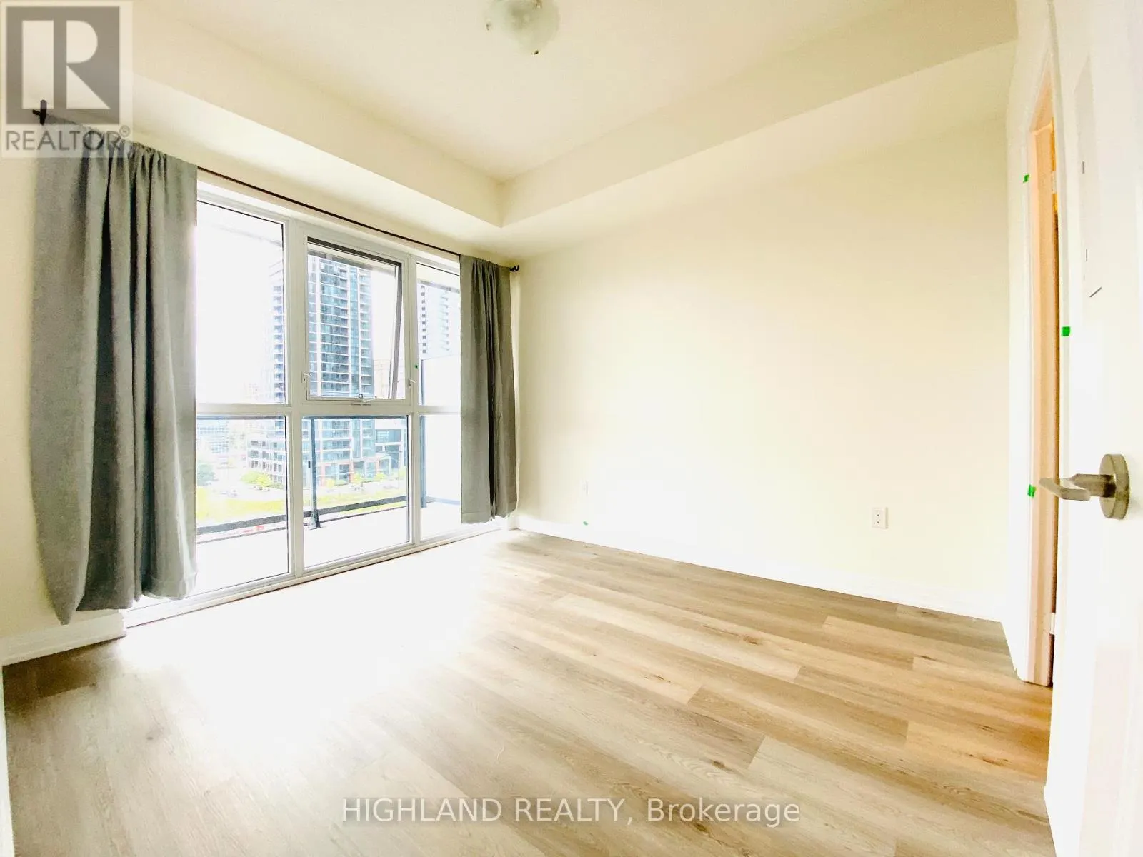 504 - 15 WATERGARDEN DRIVE