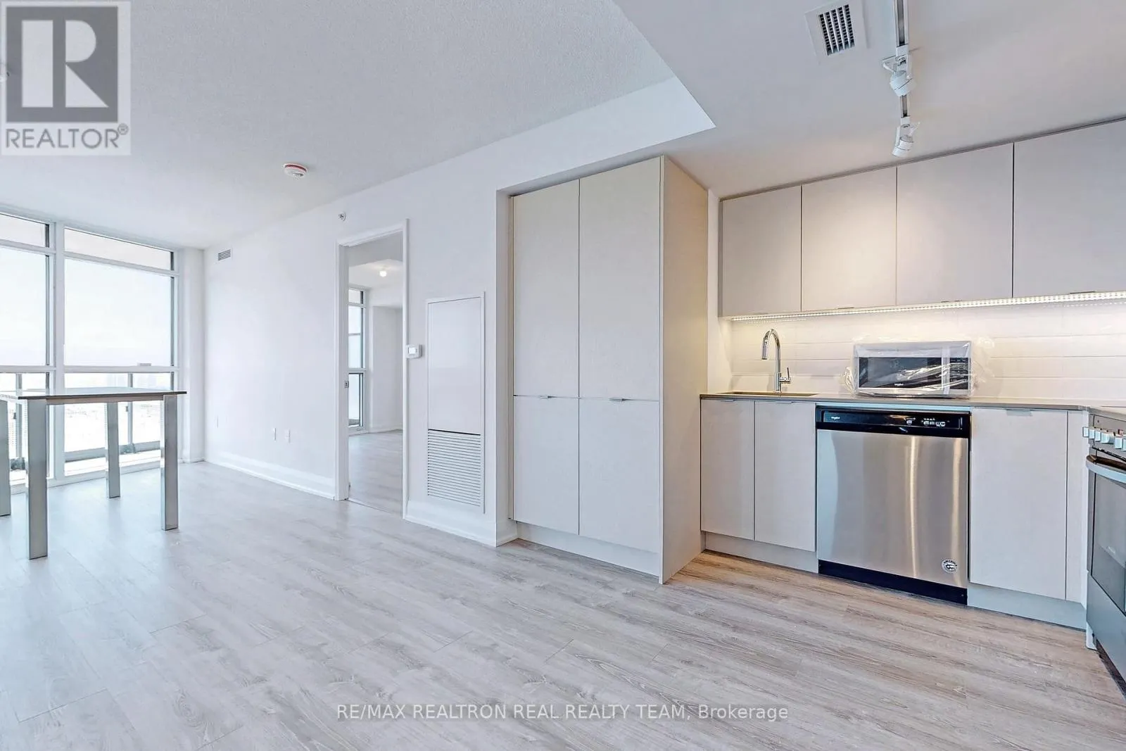 1308 - 30 GIBBS ROAD