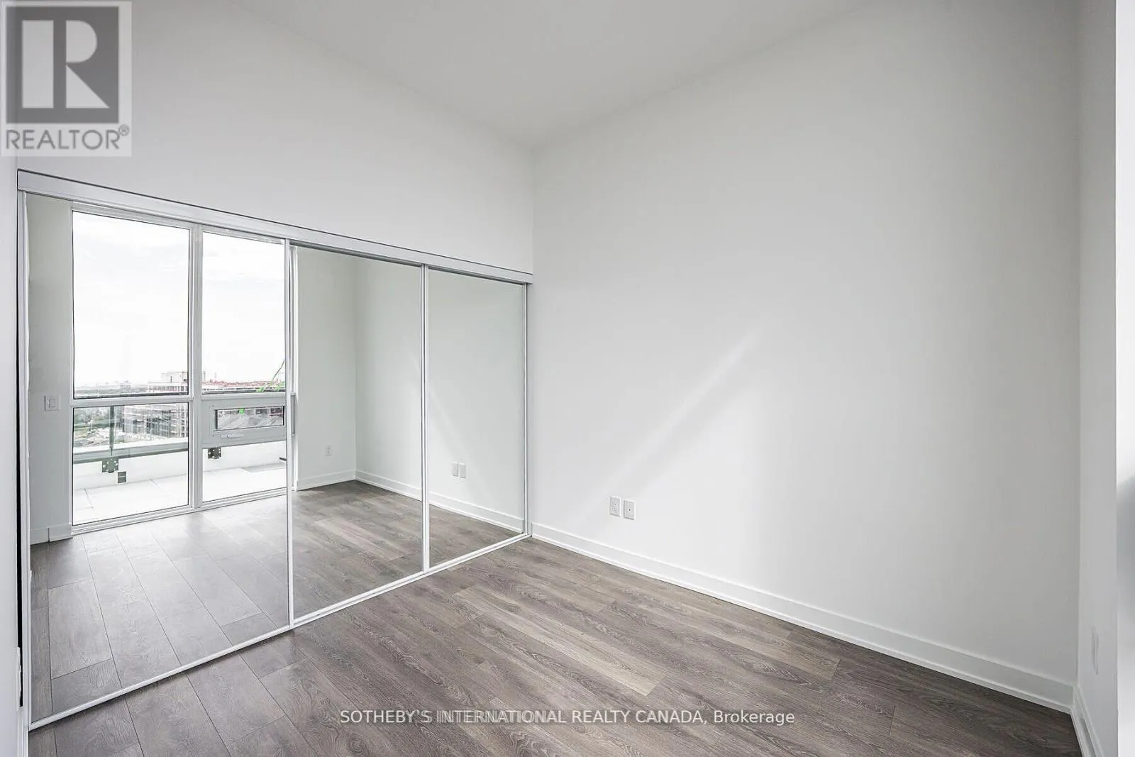 PH809 - 3005 PINE GLEN ROAD