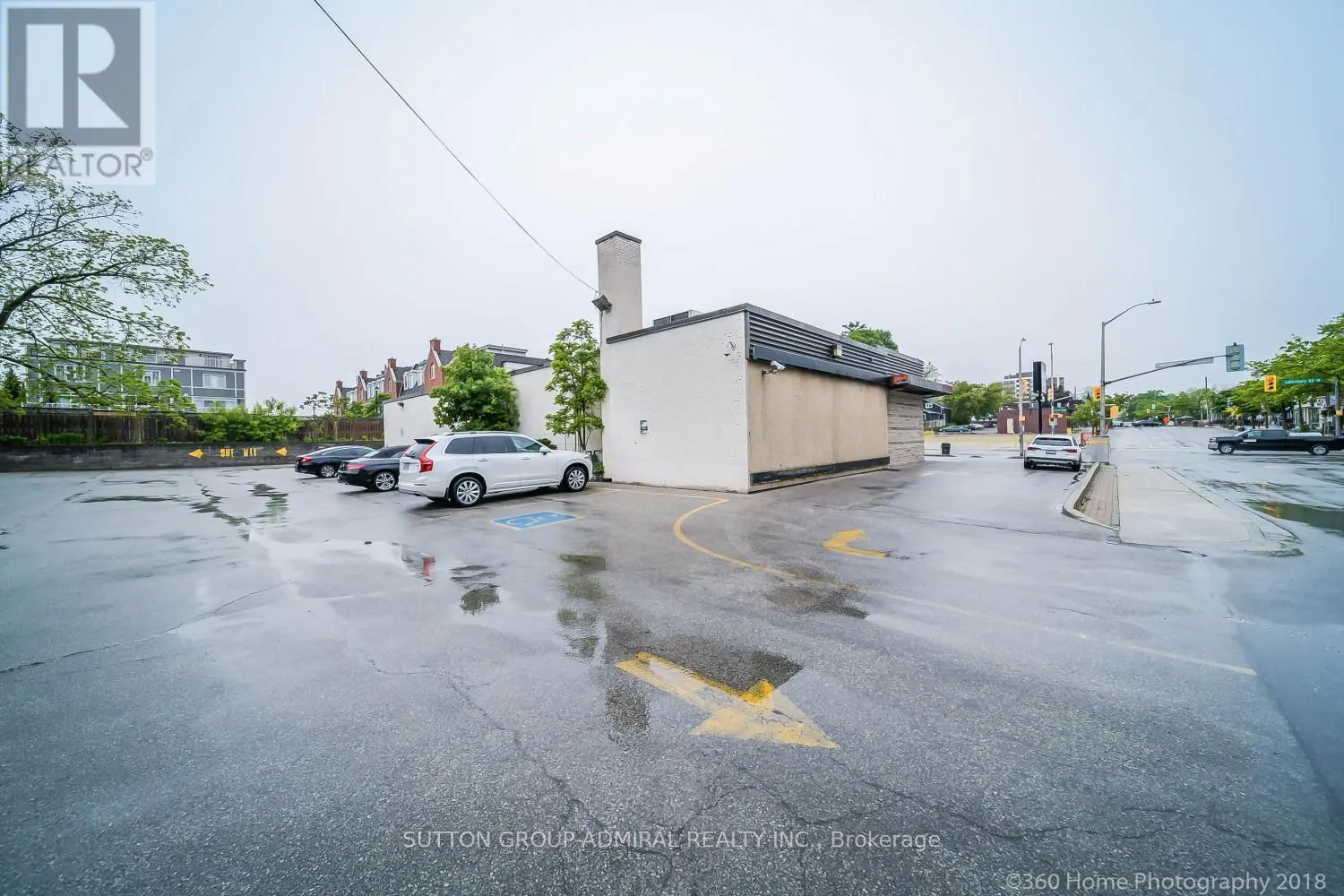 104 LAKESHORE ROAD W