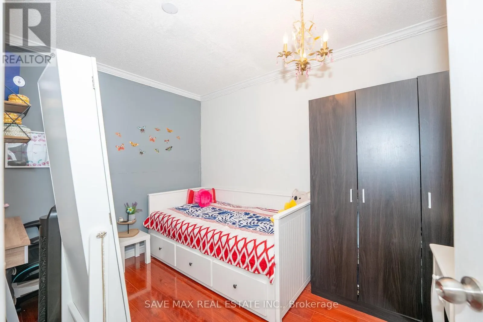23 EDENVALLEY ROAD