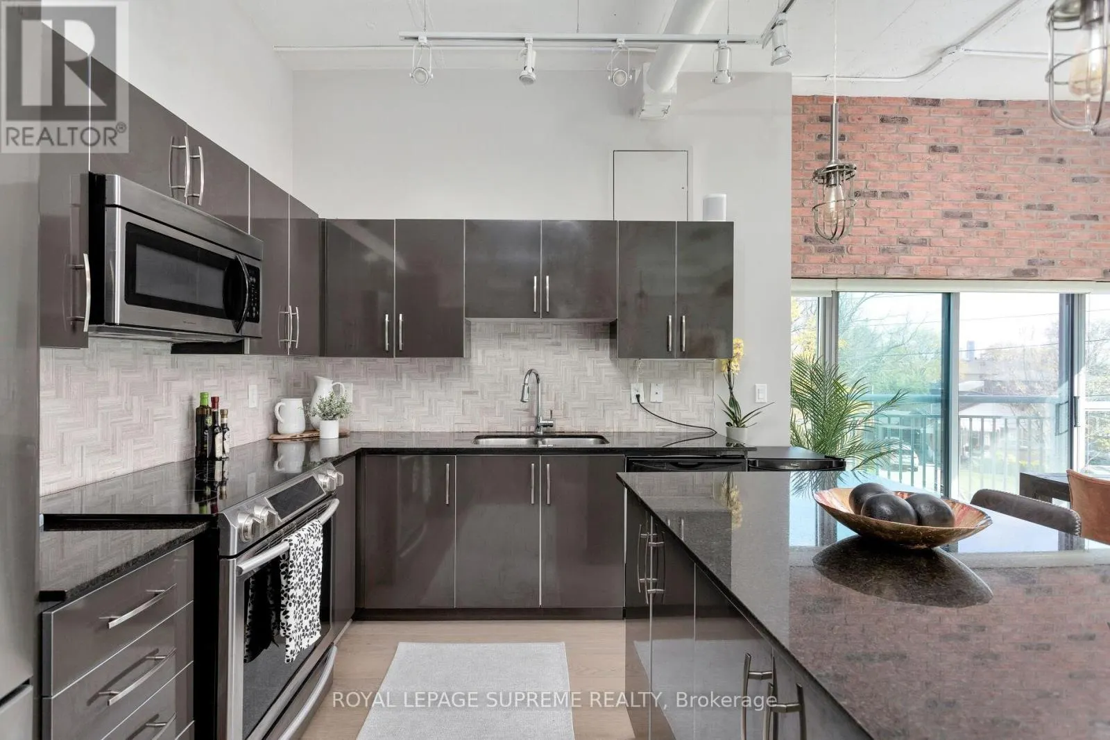 209 - 2 FIELDWAY ROAD