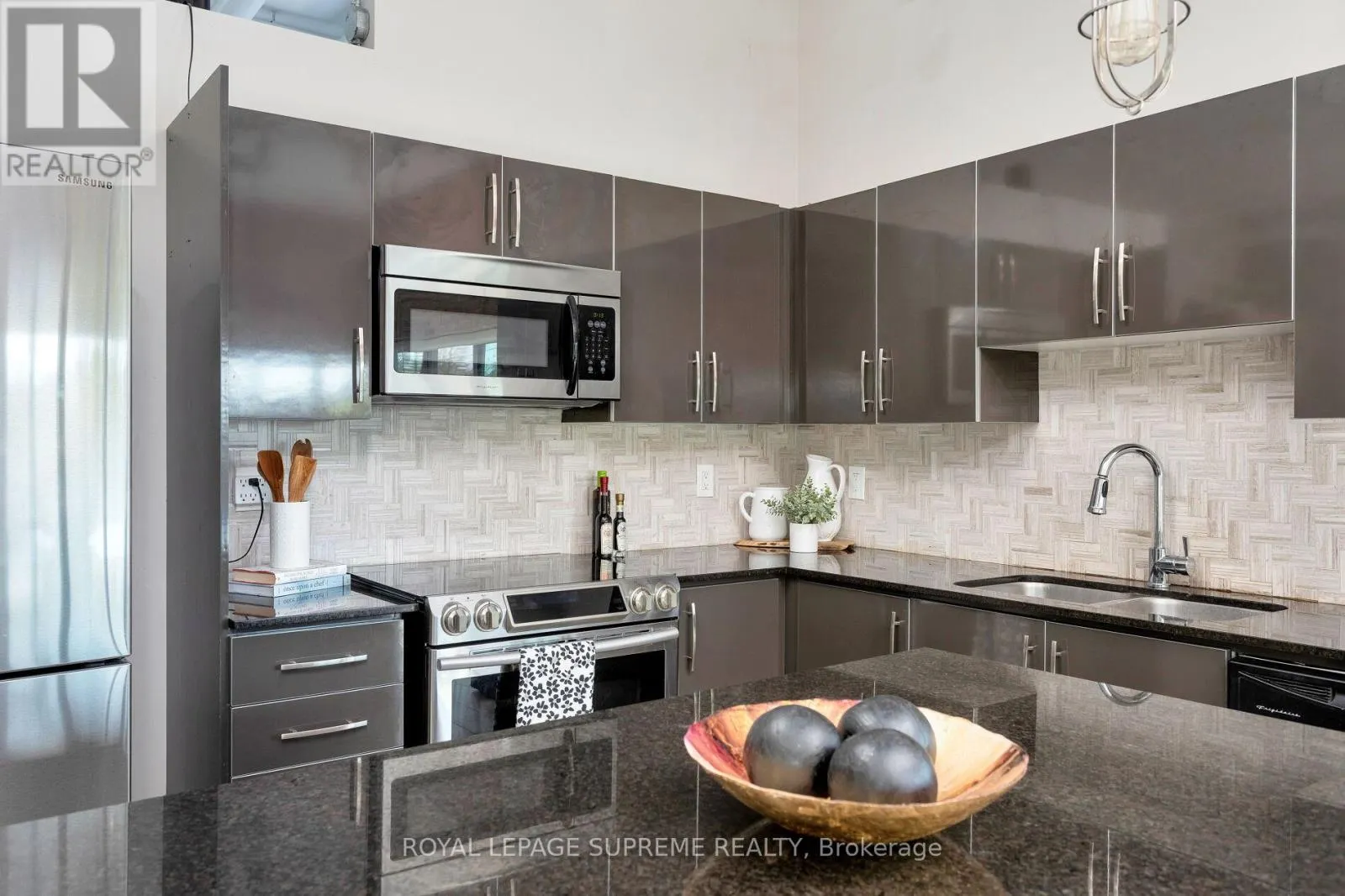 209 - 2 FIELDWAY ROAD