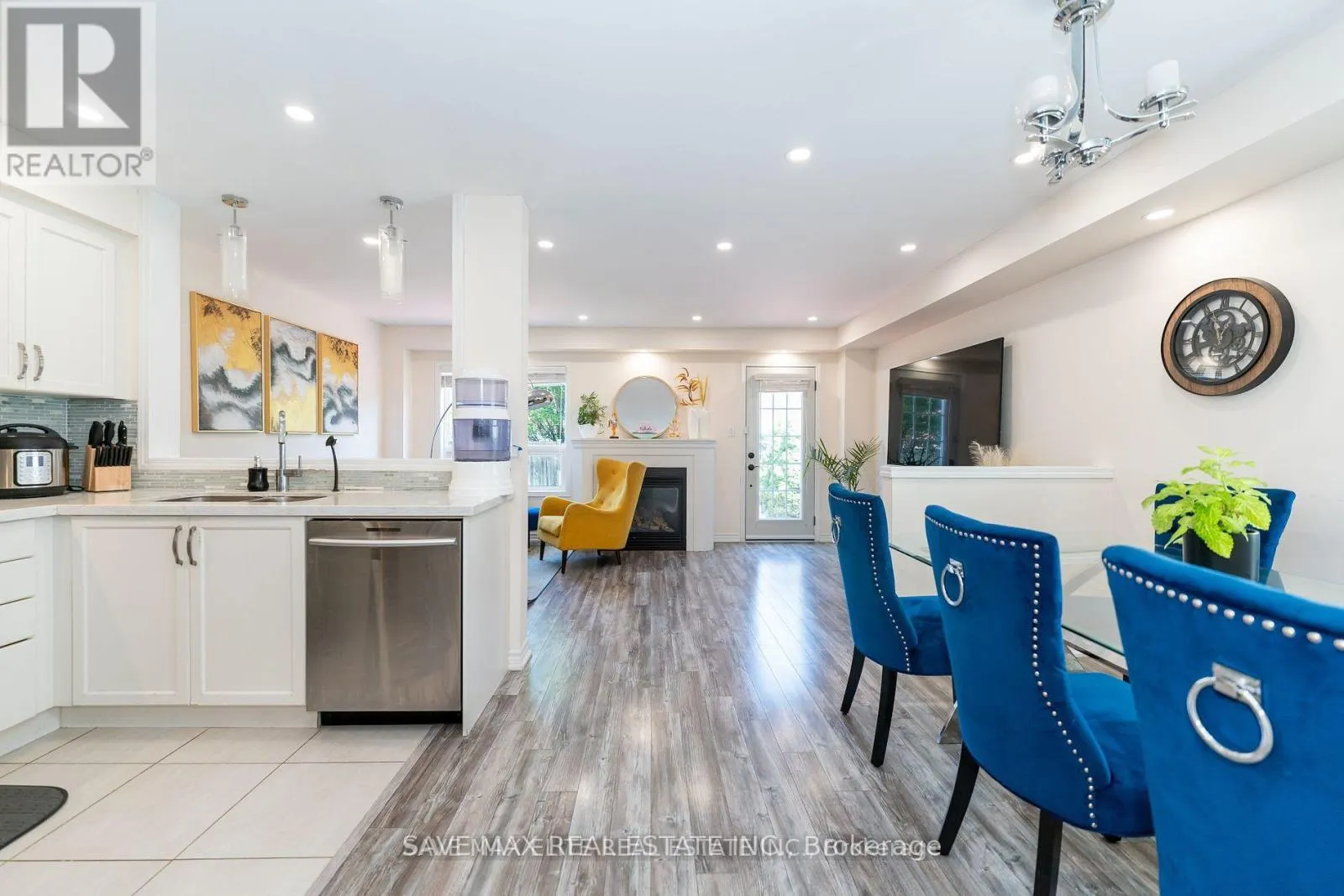 5549 KATY GATE