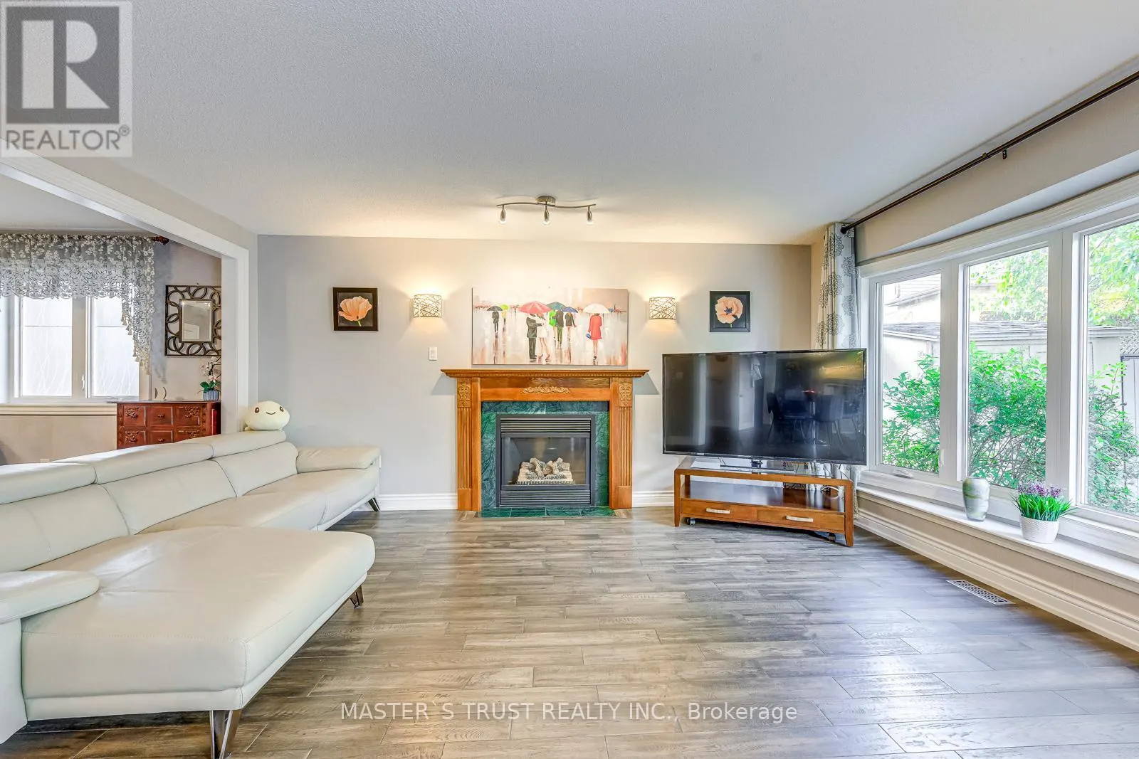 66 SNOW LEOPARD COURT