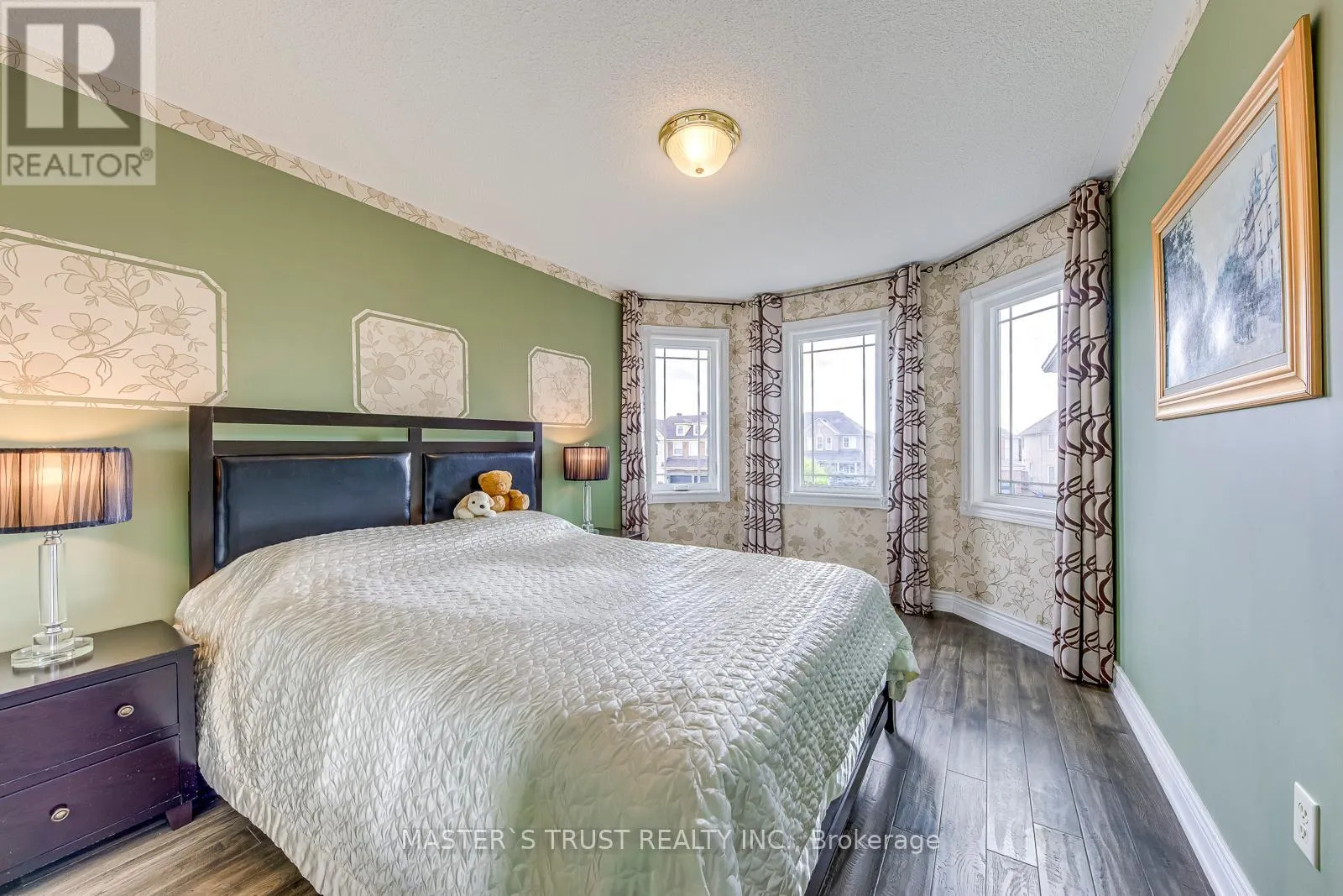 66 SNOW LEOPARD COURT