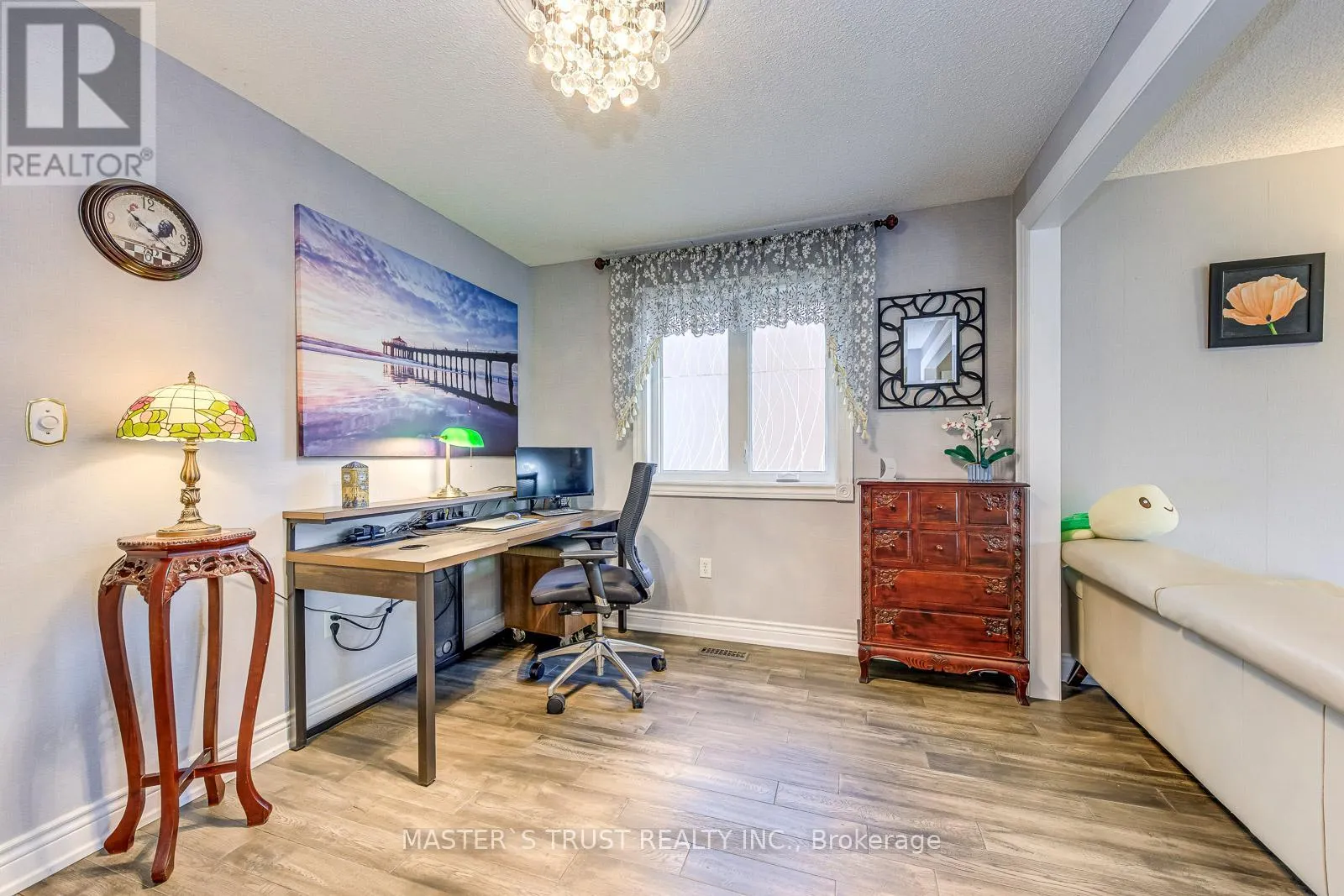 66 SNOW LEOPARD COURT
