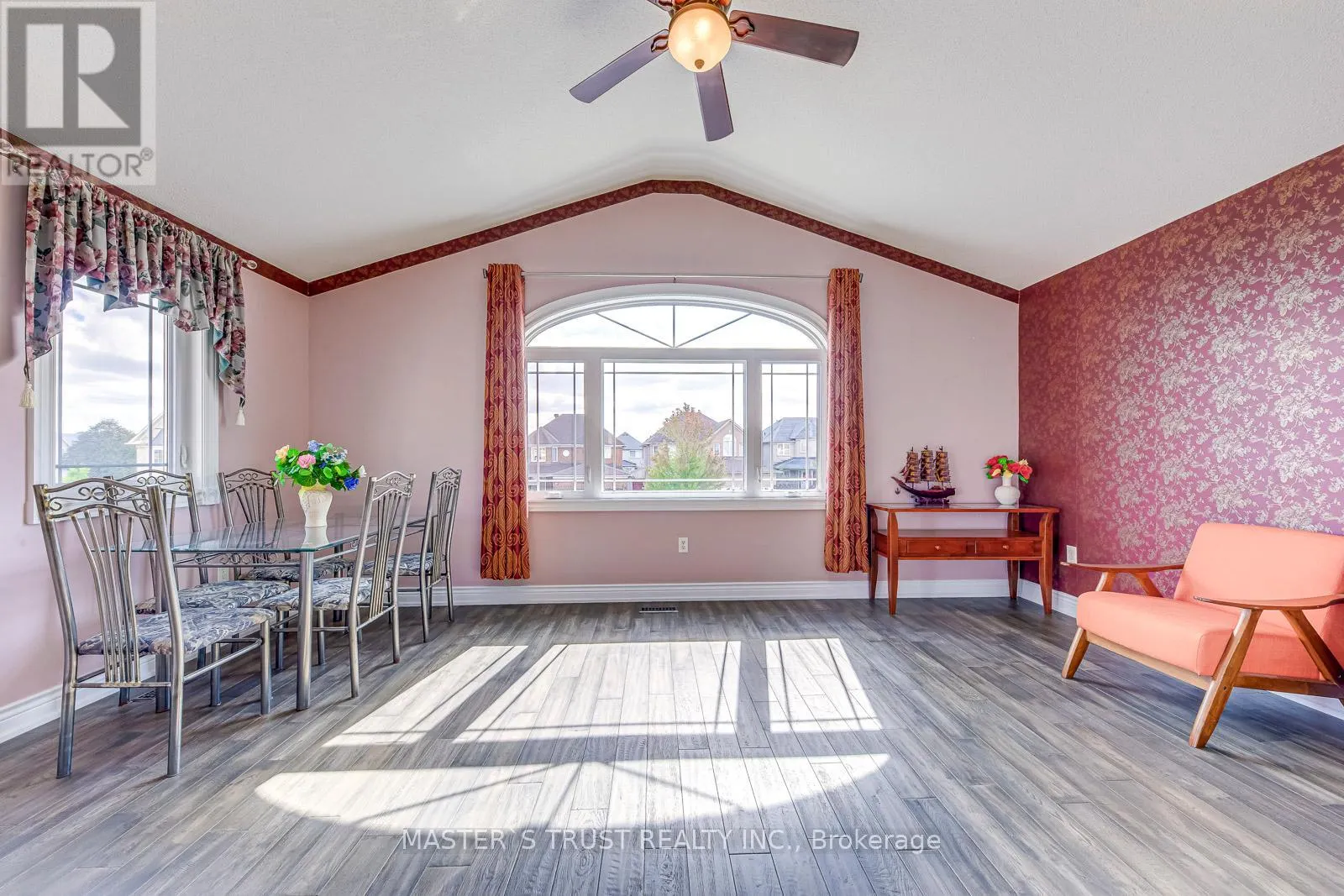 66 SNOW LEOPARD COURT