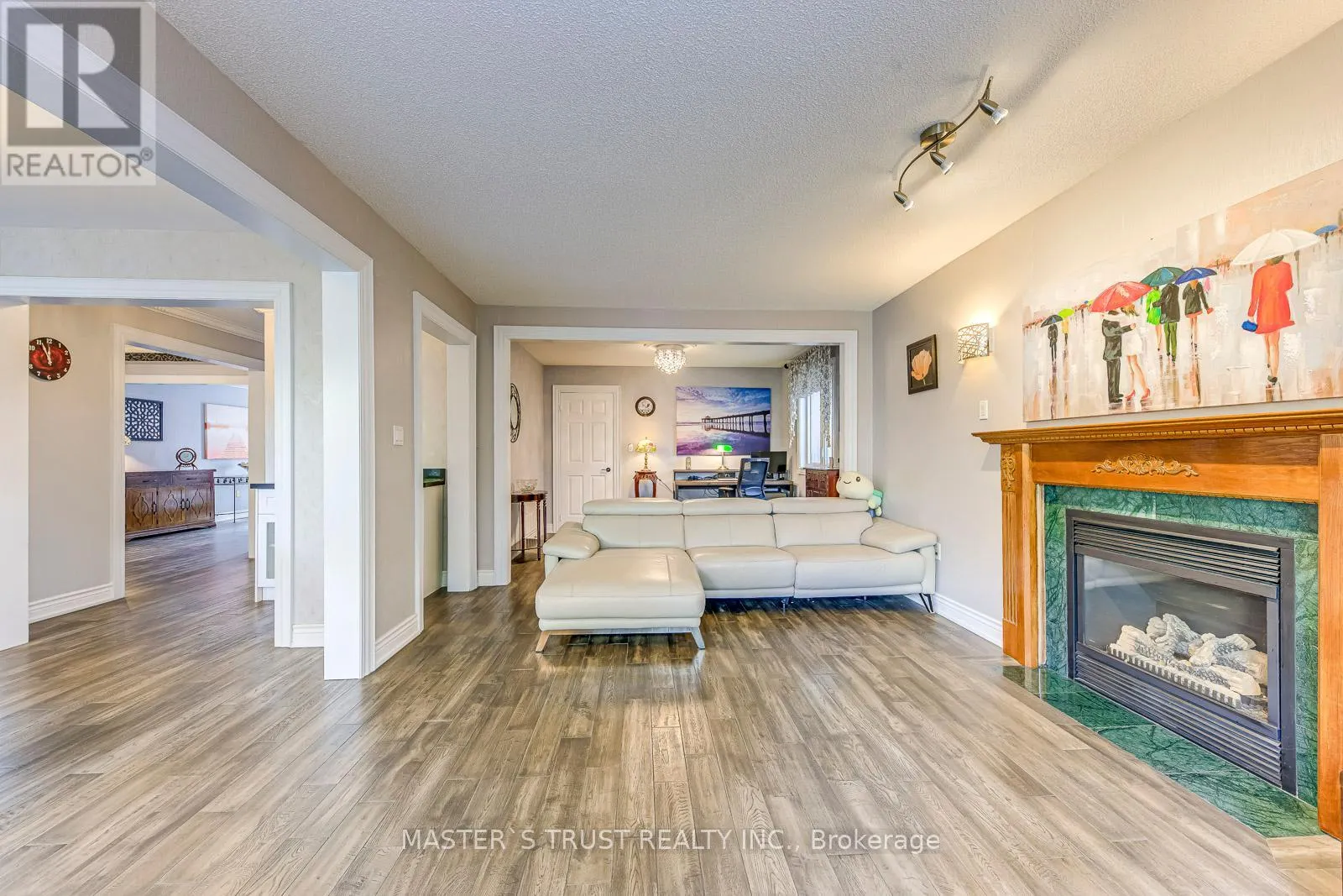 66 SNOW LEOPARD COURT