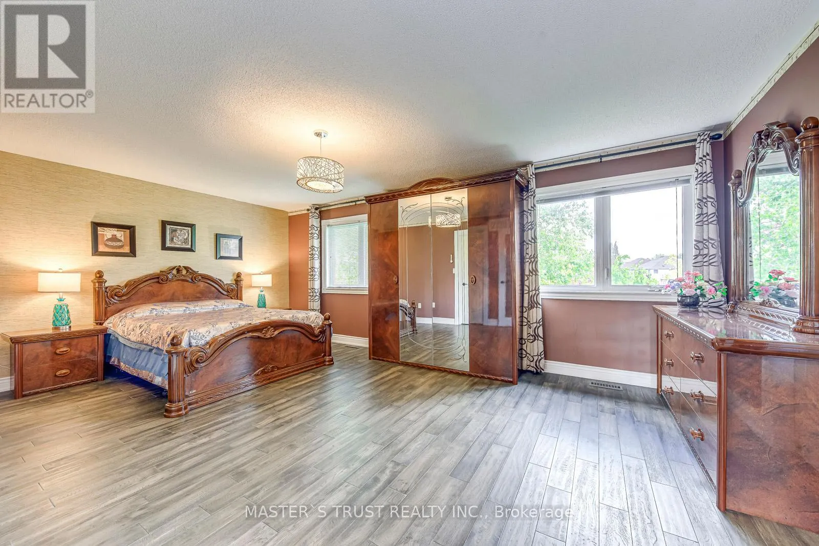 66 SNOW LEOPARD COURT