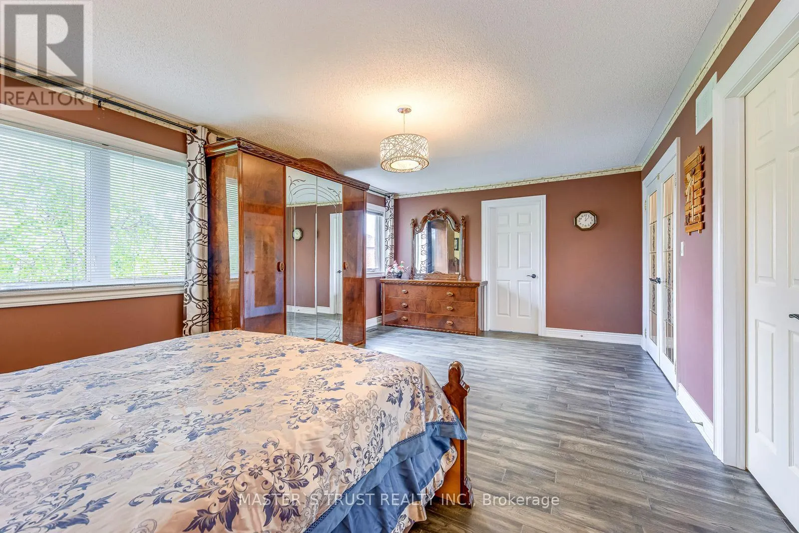 66 SNOW LEOPARD COURT