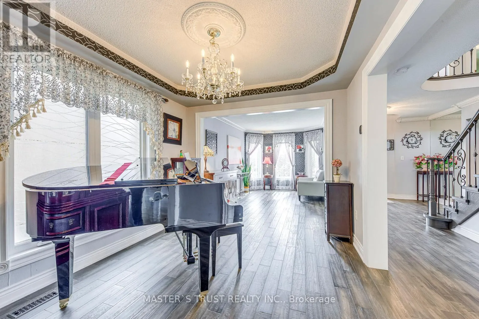 66 SNOW LEOPARD COURT