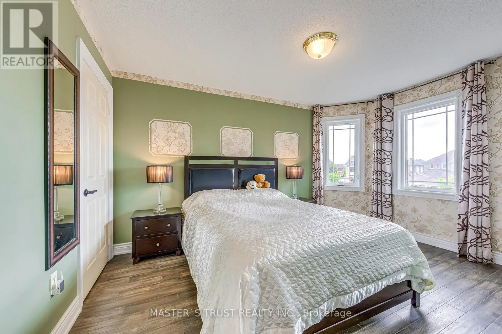 66 SNOW LEOPARD COURT