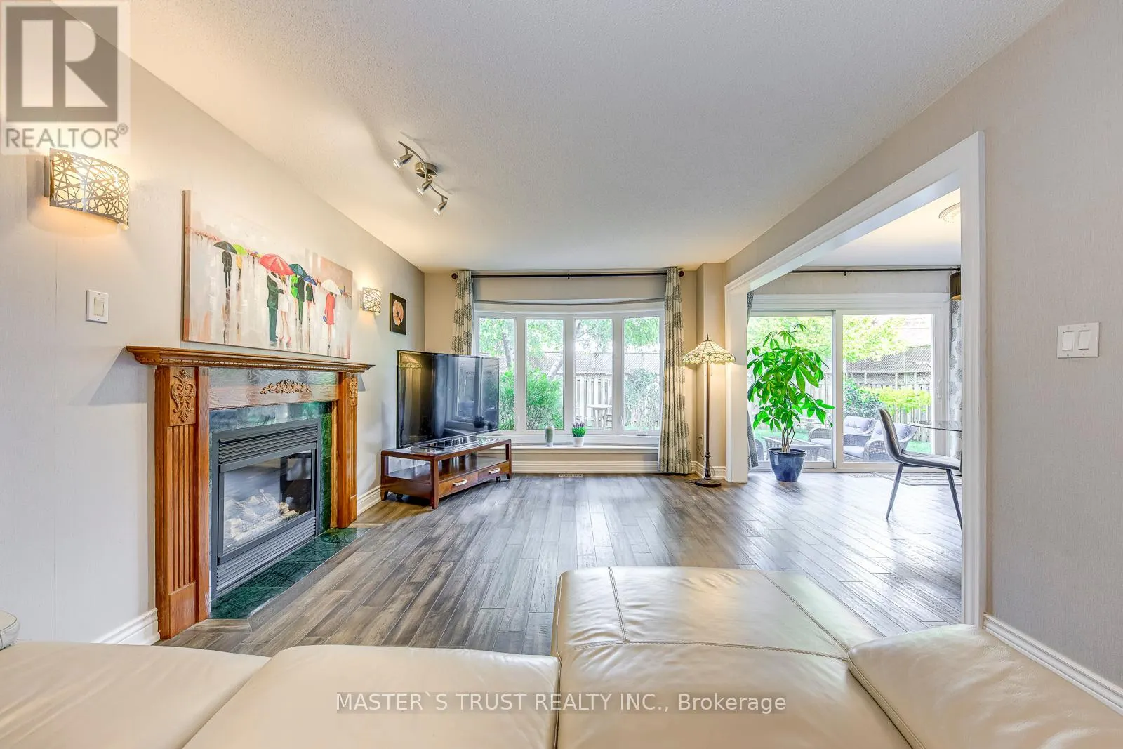 66 SNOW LEOPARD COURT