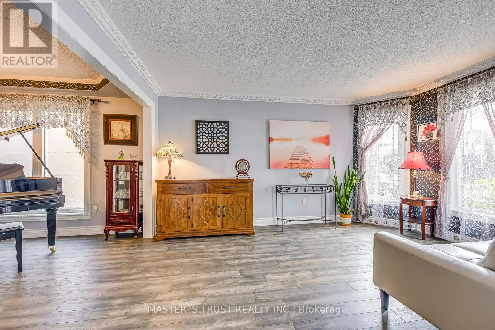 66 SNOW LEOPARD COURT