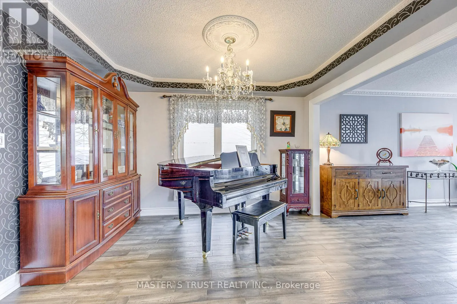 66 SNOW LEOPARD COURT