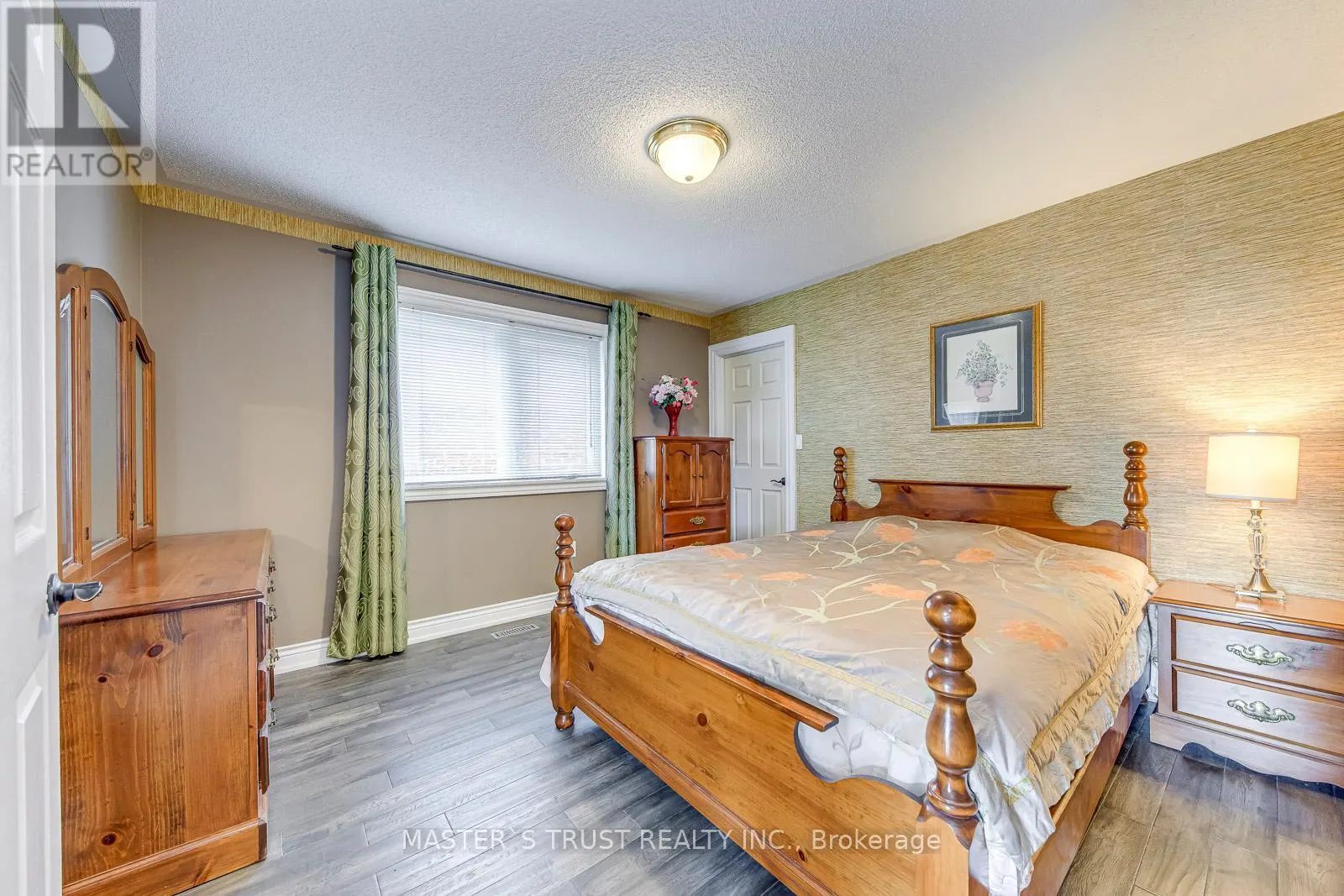 66 SNOW LEOPARD COURT
